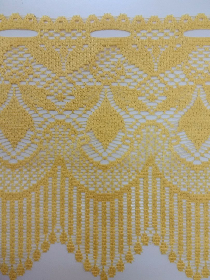 Yellow 30 cm high lace curtain
